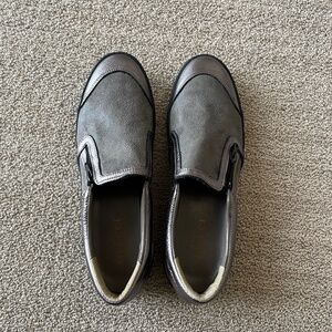 Like new Sesto Meucci shoes. Metallica, zip closure 9.5